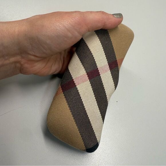 Burberry nova check Black, tan & red plaid glasses case with inside Emblem - Picture 2 of 6